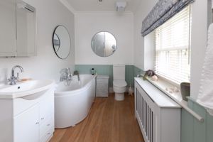 46 Salisbury Street_Bathroom- click for photo gallery